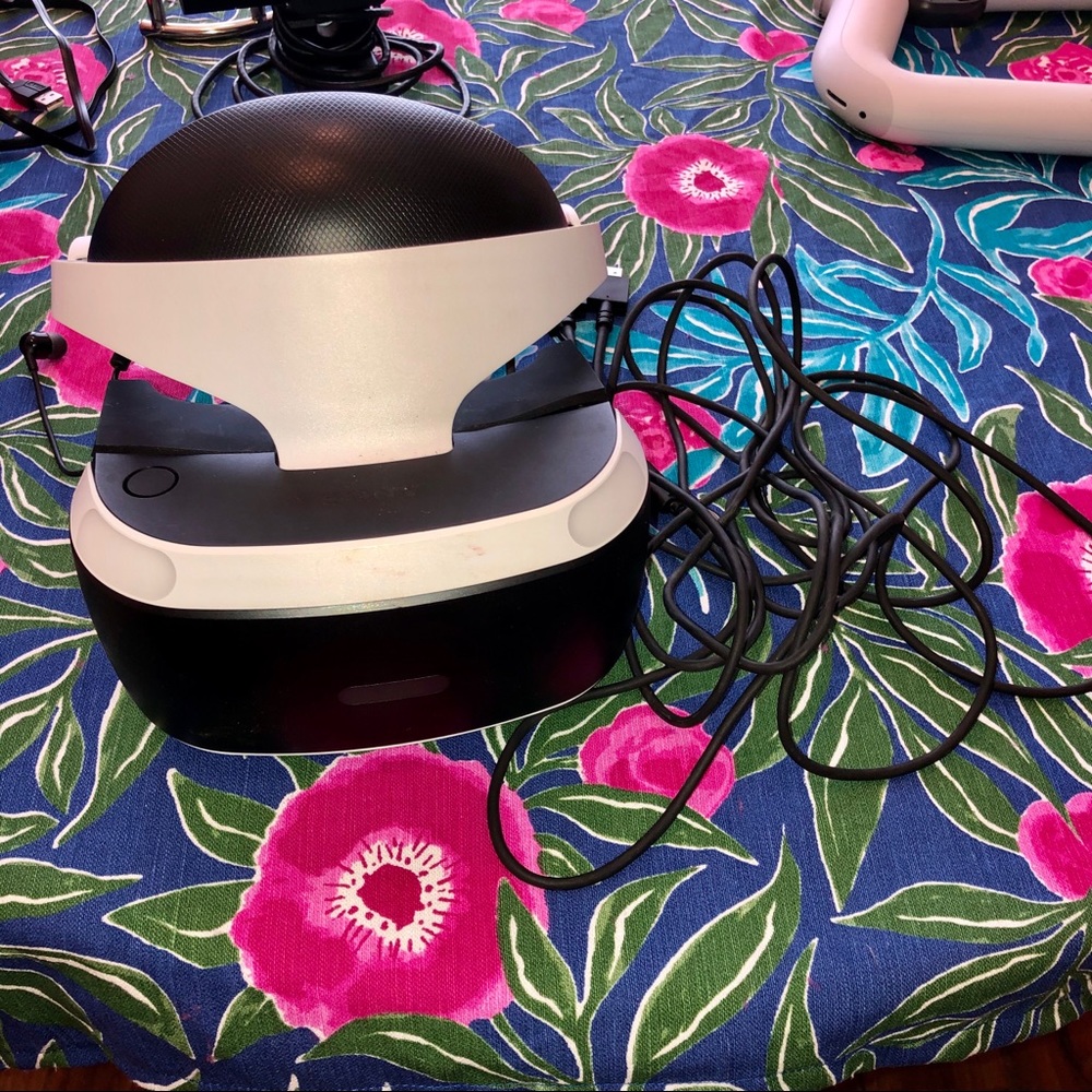 PS4 VR w/ games & VR gun included